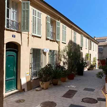 Le Suquet, Old Town, Center, 2 Appt, Public Parking * Cannes