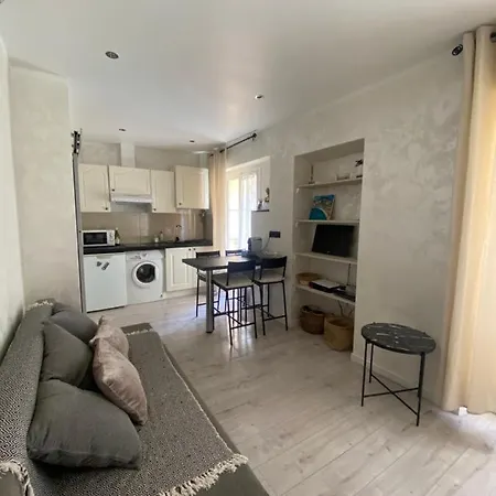 Le Suquet, Old Town, Center, 2 Appt, Public Parking Apartment