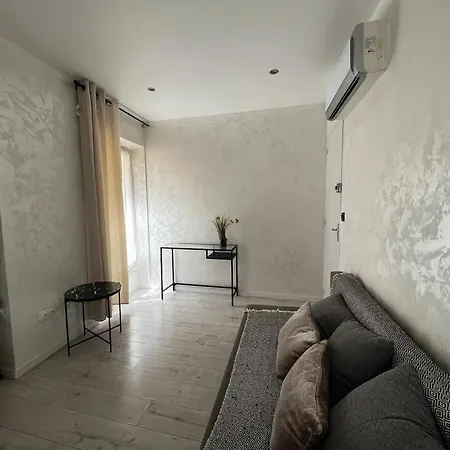 Apartment Le Suquet, Old Town, Center, 2 Appt, Public Parking