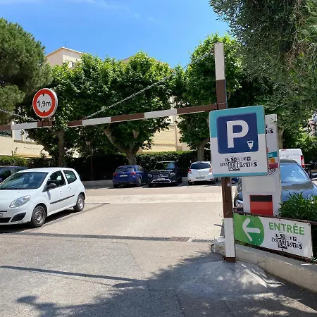 Le Suquet, Old Town, Center, 2 Appt, Public Parking * Cannes